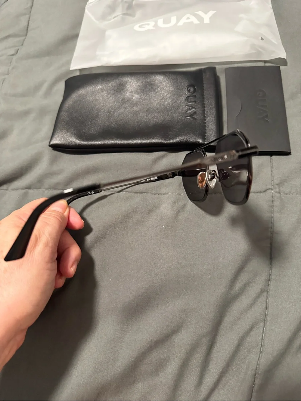 NWT QUAY EnRoute Unisex Black Hexagon Sunglasses Gunmetal frame